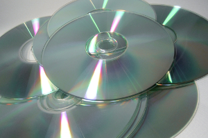 Im Zweifel müssen Sie das nötige Programm auf eine CD brennen und mit dessen Hilfe anschließend das Windows-Passwort zurücksetzen