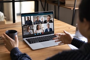 Experten äußern gegenüber Zoom und dem Datenschutz Kritik und Zweifel an der DSGVO-Konformität.